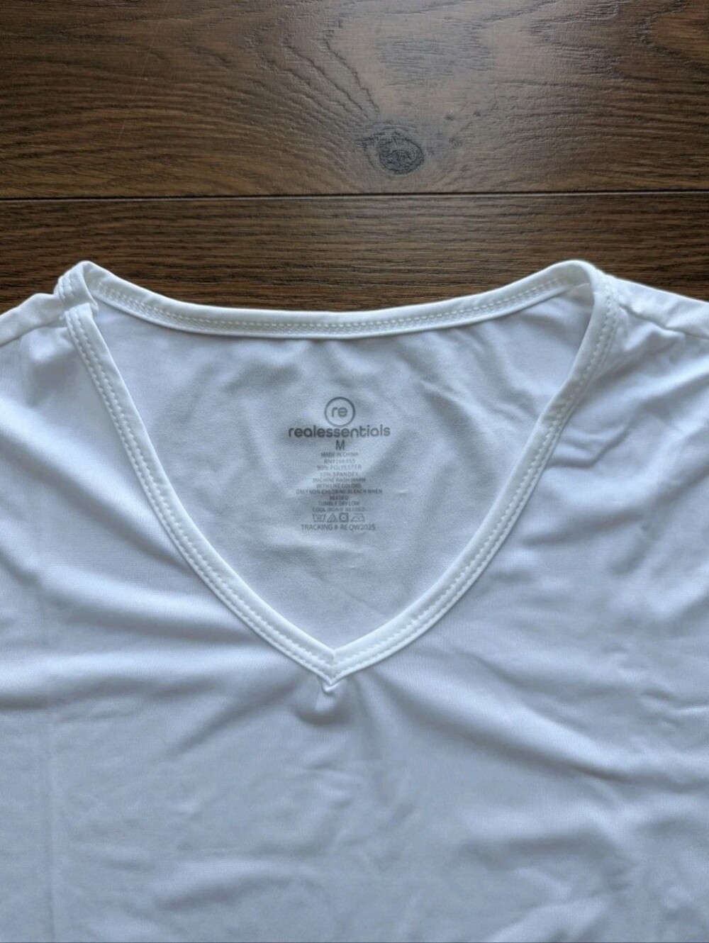 Real Essentials V Neck T Shirts Womens Medium Lot Of 5 - Picture 4 of 6